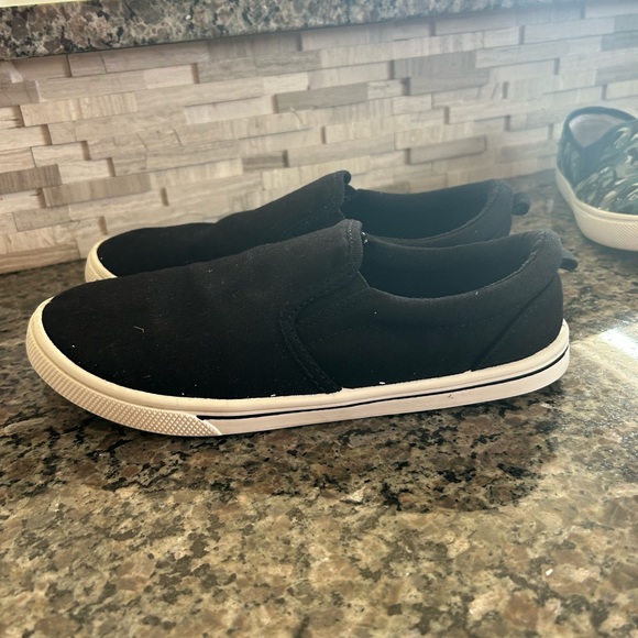 Cat & Jack girls black canvas slide on tennis shoes size 6.. in EUC - Picture 3 of 4